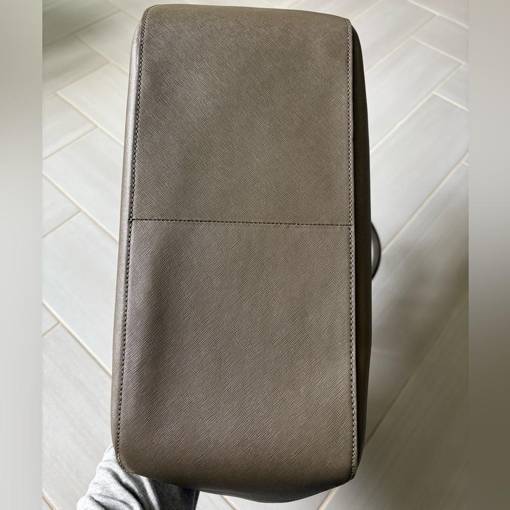 Henri Bendel Olive Khaki Zippered Tote Bag - Picture 11 of 13